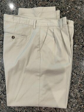 Basic Editions Men's Pleated Chinos in Light Cream